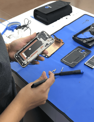 Repairing Samsung phone Elite Tech Repair - Phoenix, Arizona
