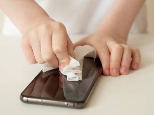 How to safely and correctly sanitize and clean your mobile phone